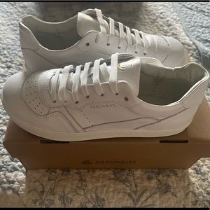 Groundies (Nova, White, 9)